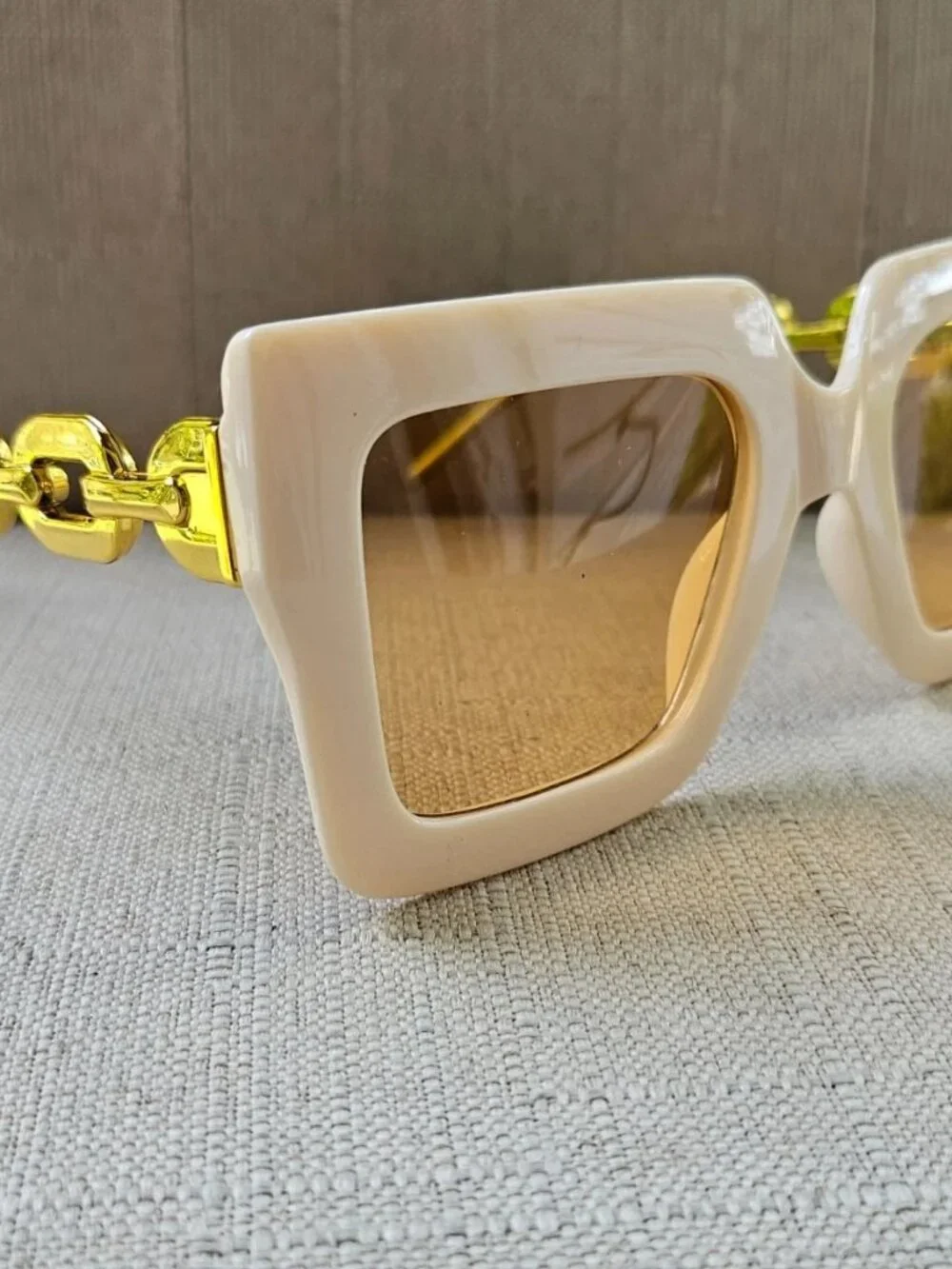 Fashion Women Sunglasses Big Face Gold Tone Temple Eyewear Beige Frame Shades